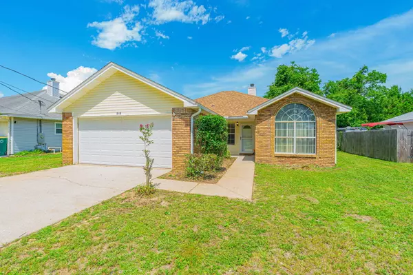 451 Chris Lane, Mary Esther, FL 32569