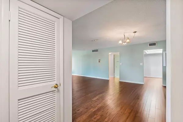 Other, FL,400 64th Avenue #905