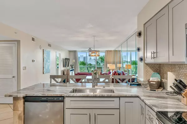 Destin, FL 32541,970 Highway 98  #202