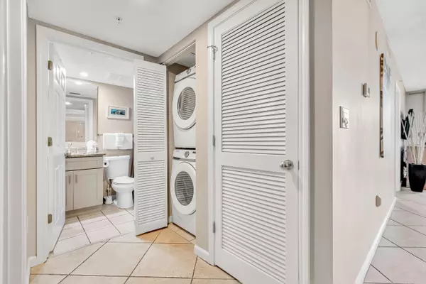 Destin, FL 32541,970 Highway 98 #202