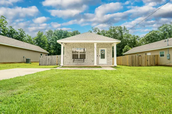 8053 Fourth Street, Laurel Hill, FL 32567