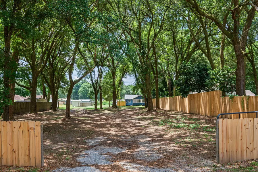 2833 Indiana Avenue, Pensacola, FL 32526