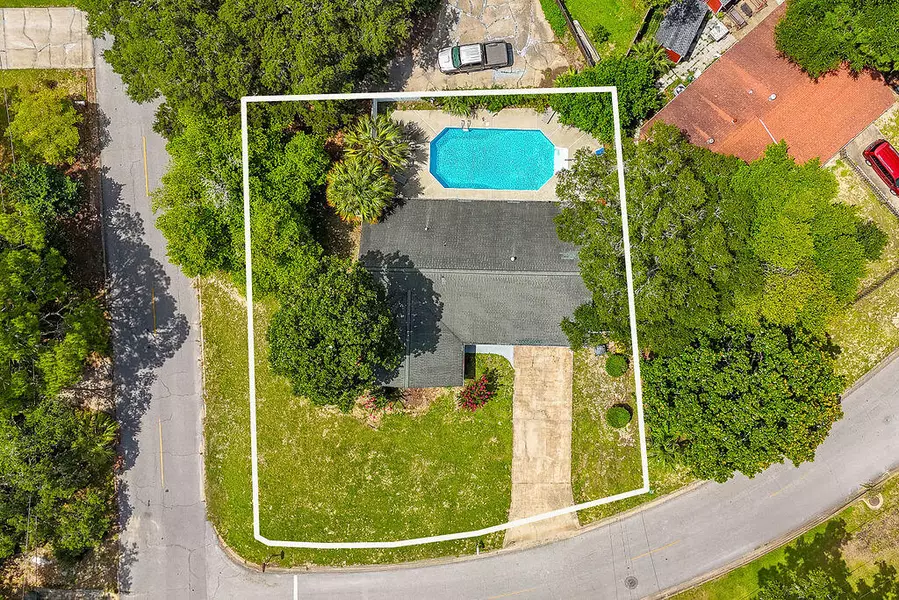 245 NW Bayou Woods Drive, Fort Walton Beach, FL 32548