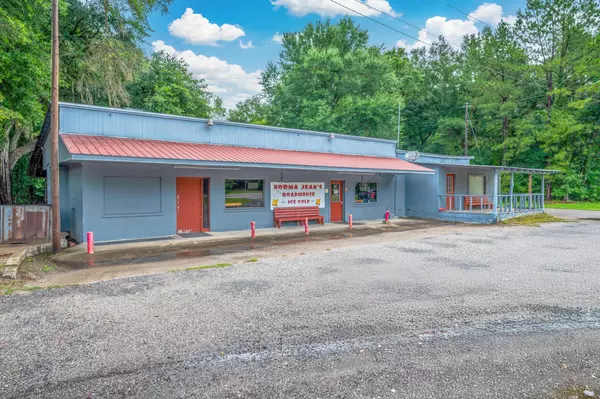Caryville, FL 32427,836 Palmer Drive