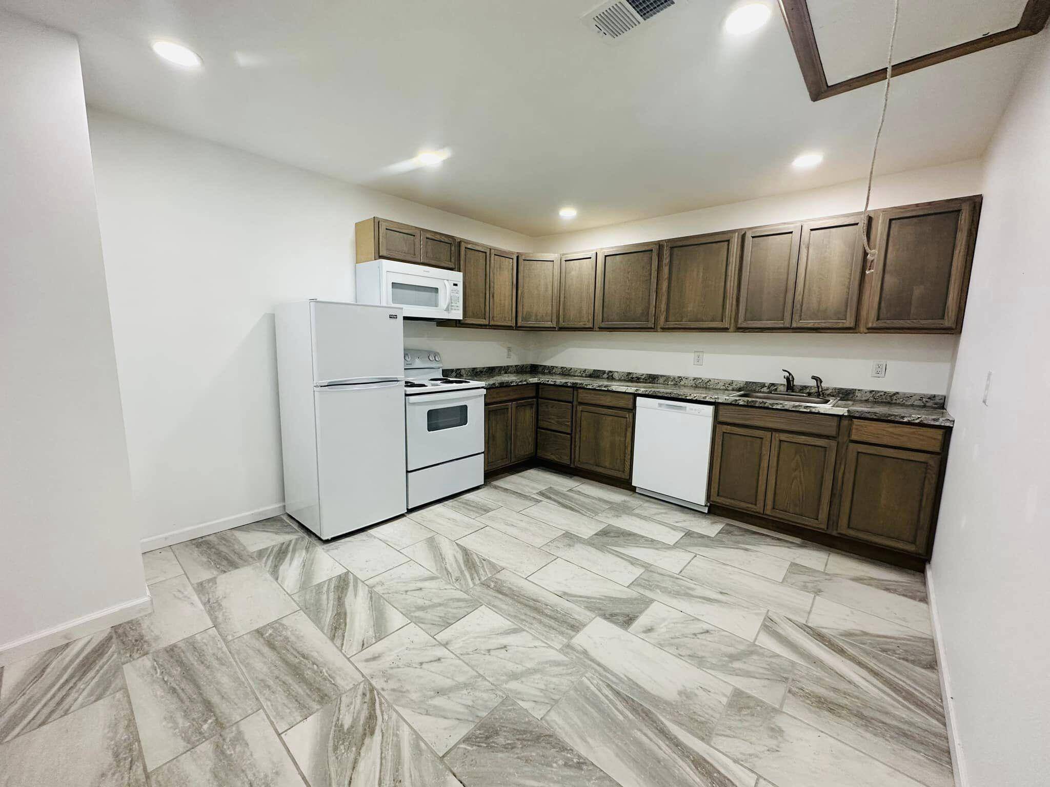 Defuniak Springs, FL 32435,700 Lincoln Avenue  #B