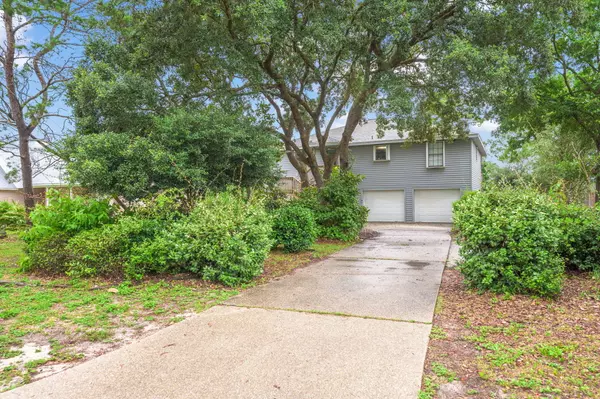 Navarre, FL 32566,6913 Sea Shark Circle