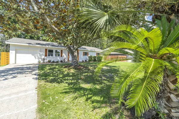 44 NW Robinwood Drive, Fort Walton Beach, FL 32548