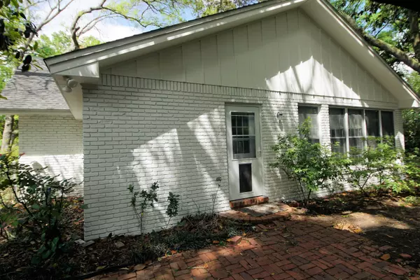 Fort Walton Beach, FL 32547,596 NE L Ombre Court