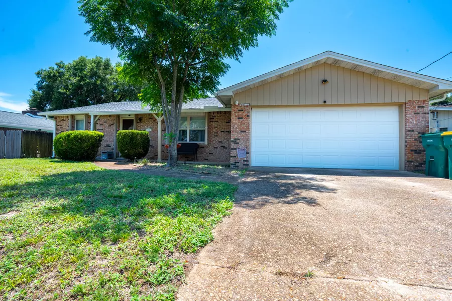 14 W Casa Loma Drive, Mary Esther, FL 32569