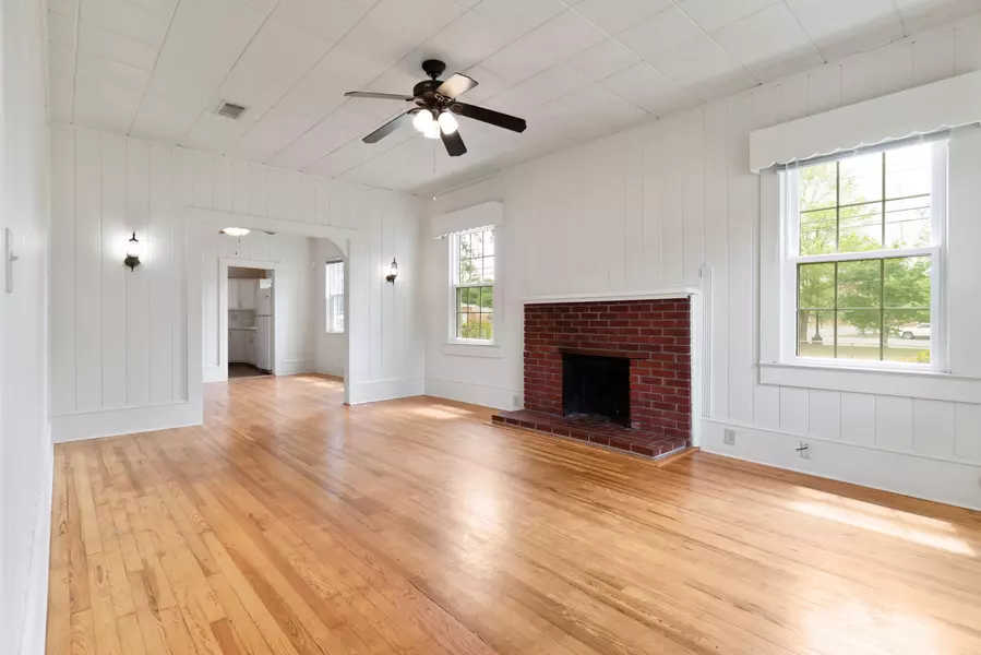 909 Mapoles Street, Crestview, FL 32536