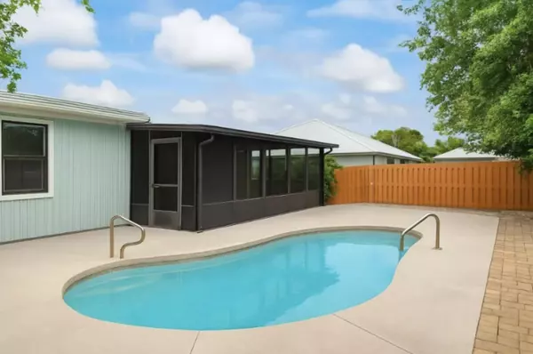 240 W W Lorraine Dr Drive, Mary Esther, FL 32569