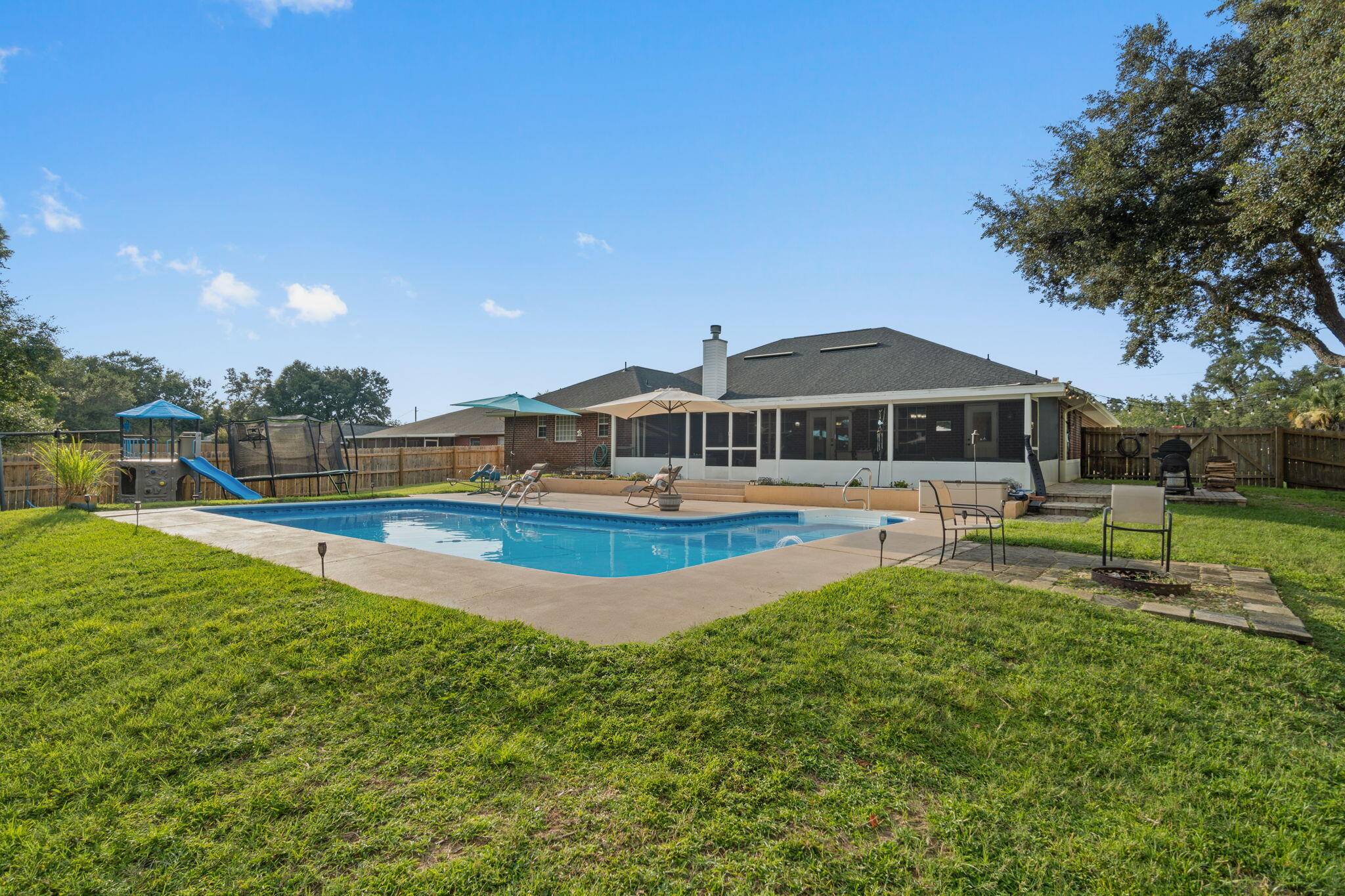 6729 Fairmont Street, Navarre, FL 32566