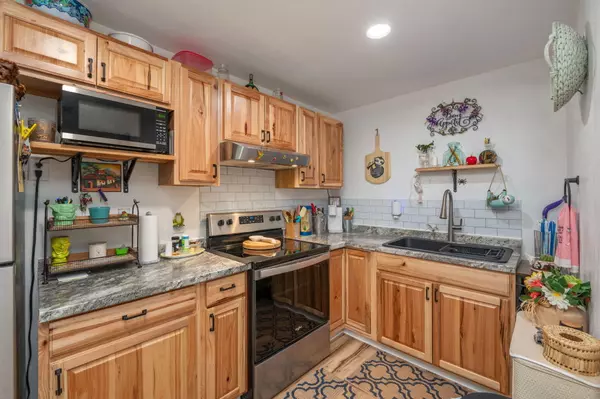 Defuniak Springs, FL 32433,211 Passion Flower Street