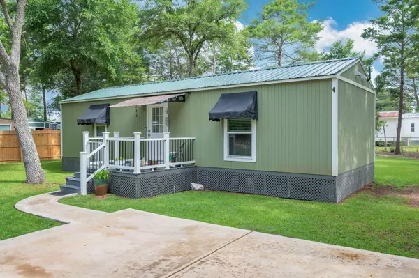Defuniak Springs, FL 32433,211 Passion Flower Street