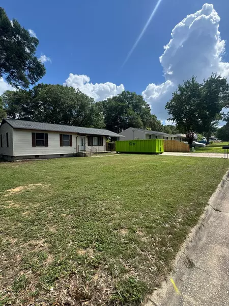 346 Chicago Avenue, Valparaiso, FL 32580