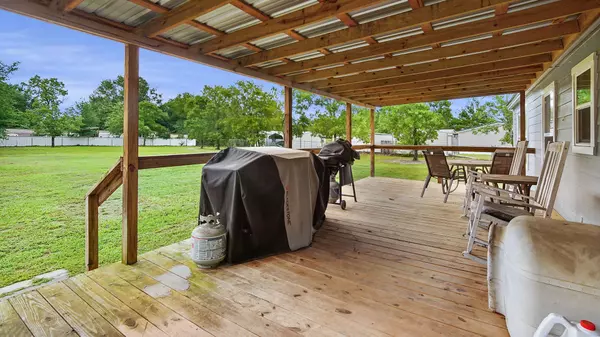 Defuniak Springs, FL 32433,915 Oakridge Road