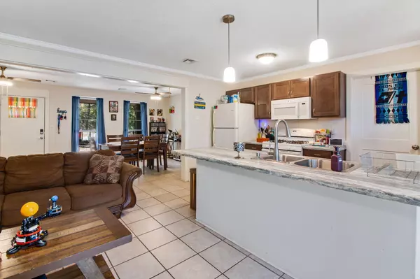Crestview, FL 32539,876 E Walnut Avenue