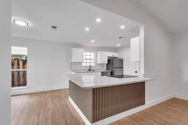 Panama City Beach, FL 32407,140 Heritage Circle