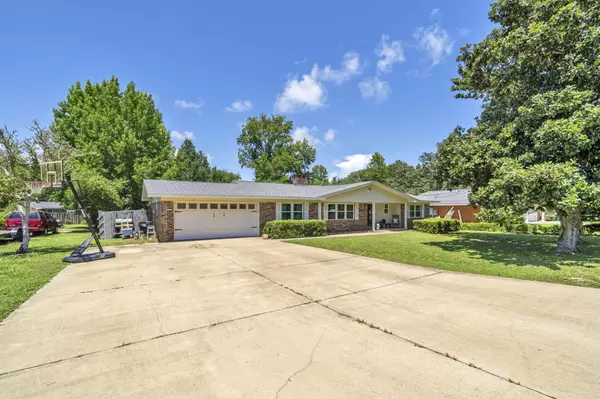 Shalimar, FL 32579,37 Maple Avenue