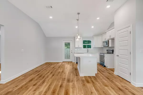 Crestview, FL 32539,458 Crossland Street