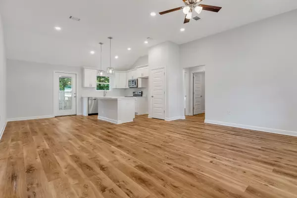 Crestview, FL 32539,458 Crossland Street