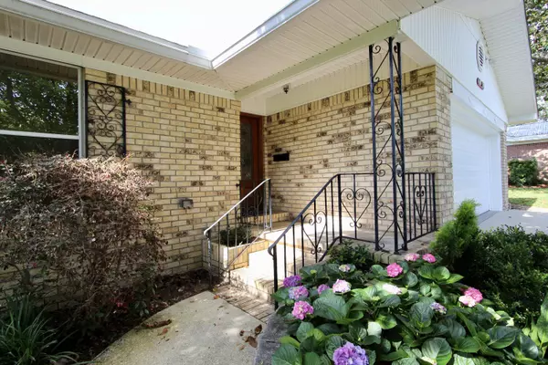 Shalimar, FL 32579,35 Birch Avenue