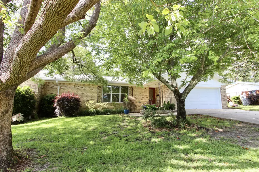 35 Birch Avenue, Shalimar, FL 32579