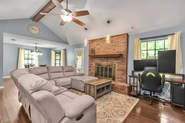 Mary Esther, FL 32569,1029 Boulevard De La Parisenne