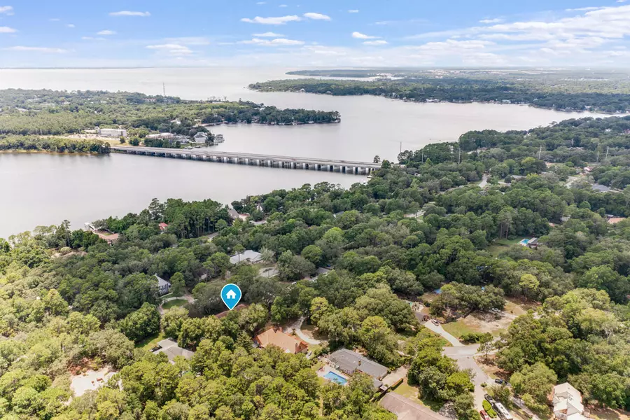 2601 Edgewater Drive, Niceville, FL 32578