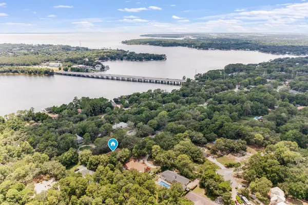 2601 Edgewater Drive, Niceville, FL 32578