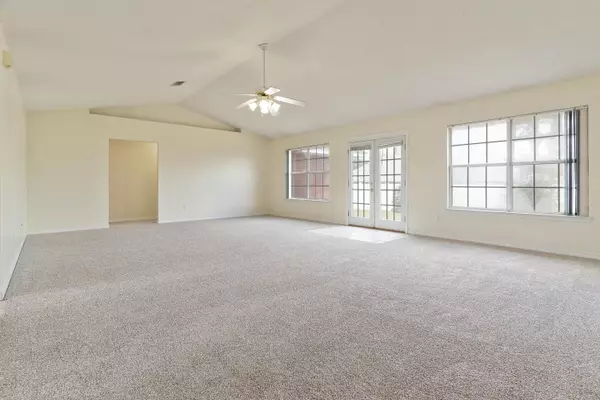 Crestview, FL 32539,2837 Tamiami Trail