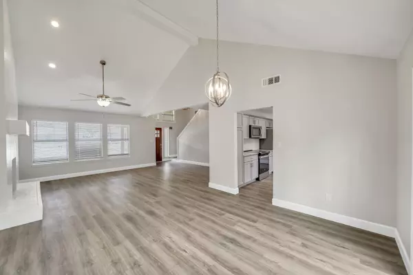 Mary Esther, FL 32569,10 Shamrock Drive