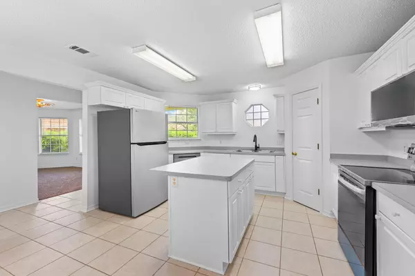 7252 Antoinette Circle, Navarre, FL 32566