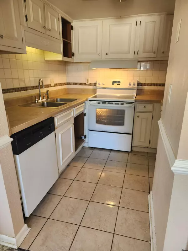 Fort Walton Beach, FL 32548,308 SW Miracle Strip Parkway  #28D