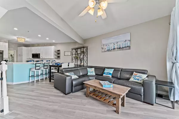 Destin, FL 32541,3695 Scenic Hwy 98  #401