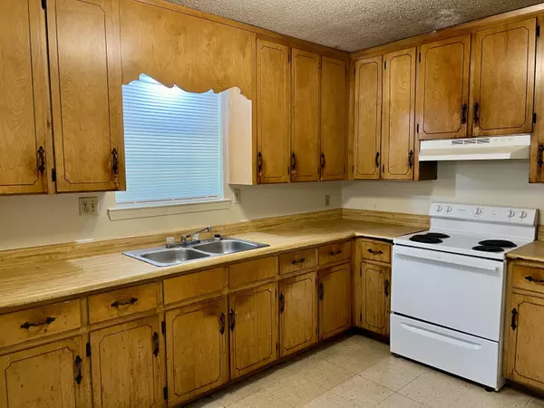 Defuniak Springs, FL 32433,414 Quebec Avenue