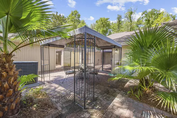 Niceville, FL 32578,700 Bay Drive  #1002