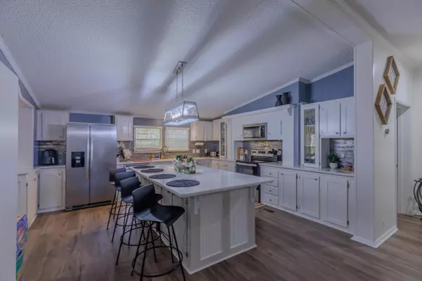 2422 Crescent Wood Road, Navarre, FL 32566