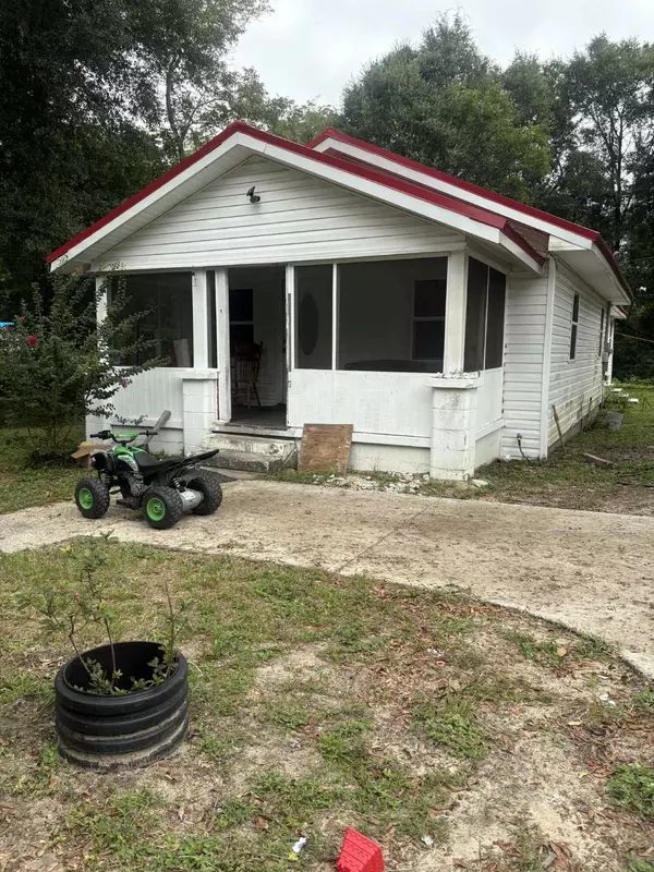 788 W Orange Avenue, Defuniak Springs, FL 32435