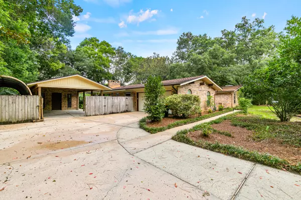 Fort Walton Beach, FL 32547,607 NE Country Club Avenue