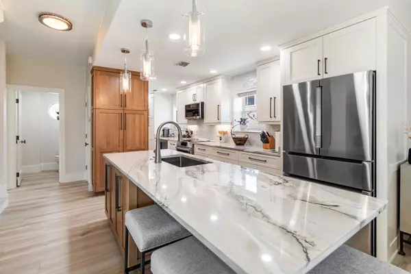 Pensacola Beach, FL 32561,1299 Fort Pickens Road  #28