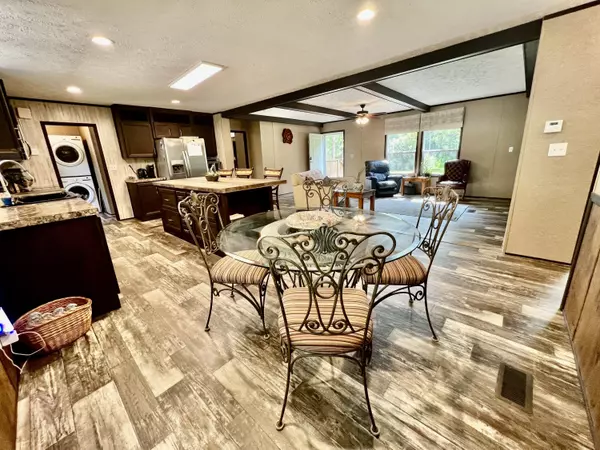 Caryville, FL 32427,2852 Feral Lane