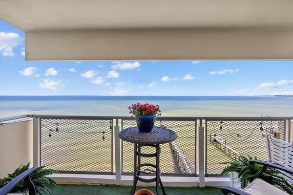 Pensacola, FL 32507,825 Bayshore Drive  #702