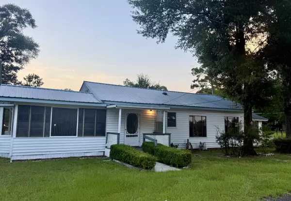 904 Mapoles Street, Crestview, FL 32536