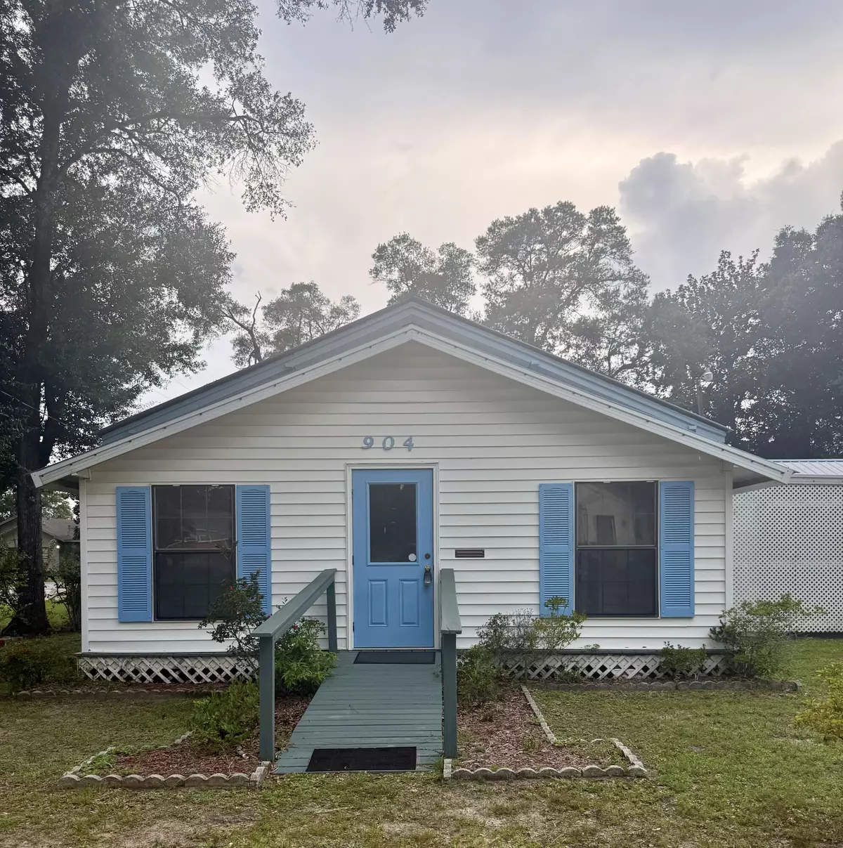 Crestview, FL 32536,904 Mapoles Street