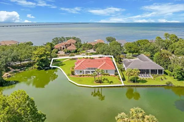 459 Captains Circle, Destin, FL 32541