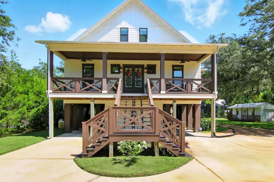 400 Pitts Bayshore Drive, Freeport, FL 32439