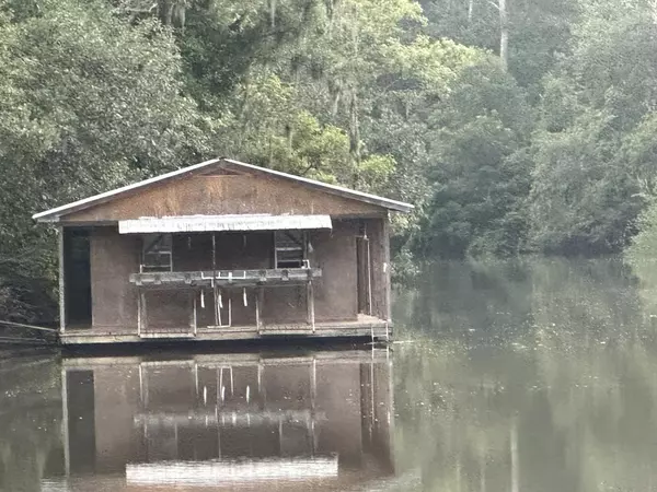 Wewahitchka, FL 32465,324 Riverside Circle