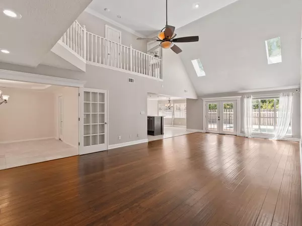 Destin, FL 32541,877 Emerald Bay Drive