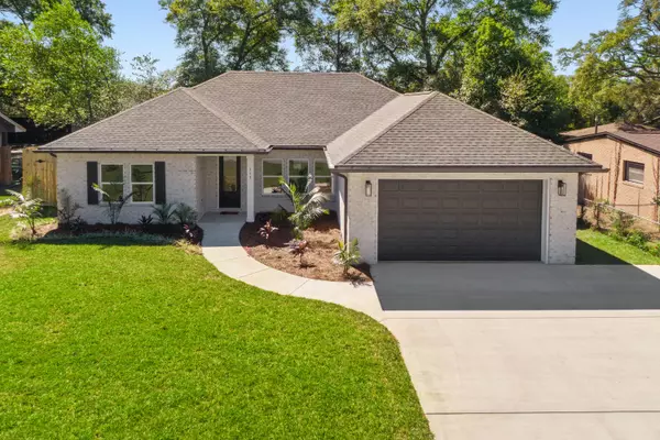 353 Chicago Avenue, Valparaiso, FL 32580